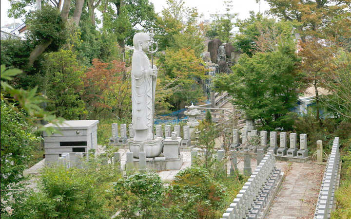 延命地蔵様(ご本尊様)と永代供養墓